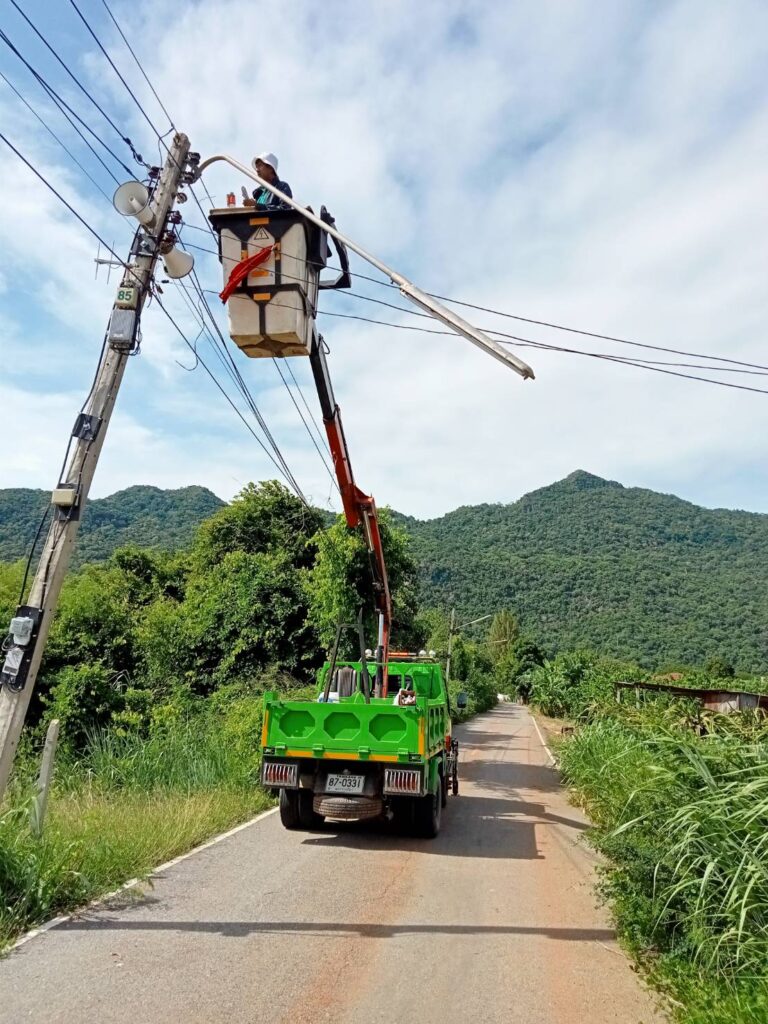 วันที่ 19 กรกฎาคม 2566 กองช่าง ดำเนินการถอดโคมไฟชำรุด บริเวณ หมู่ 4 ซอยร่วมใจ เพื่อความปลอดภัยในการสัญจรของประชาชน