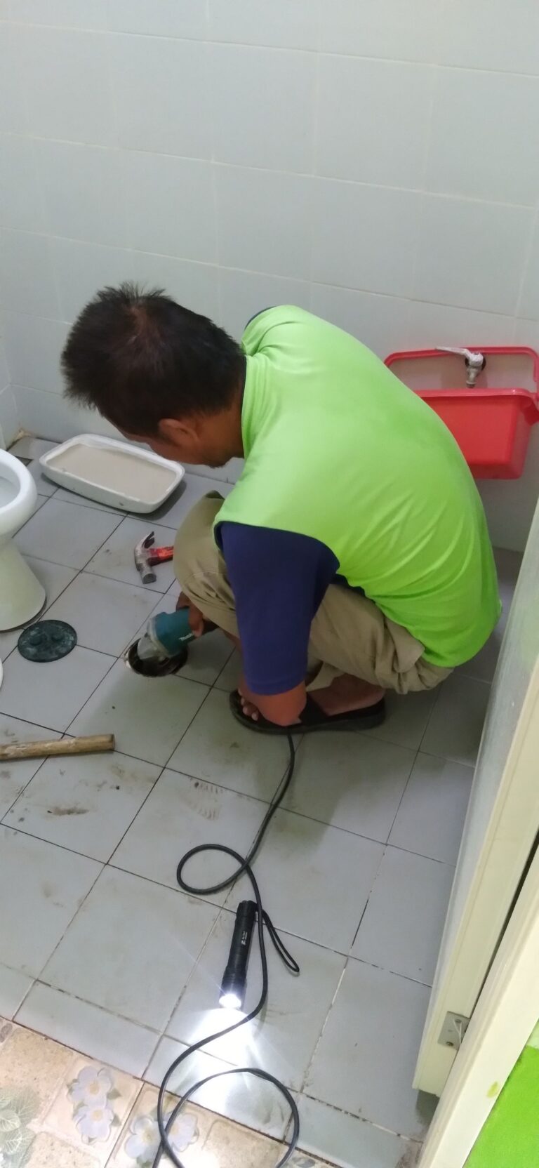 วันที่ 8 สิงหาคม 2566 นายสมชาย ศรีนาก สมาชิกสภาเทศบาลตำบลสีมามงคล และกองช่าง ซ่อมแซมแก้ไขห้องน้ำศูนย์พัฒนาเด็กเล็กเทศบาลตำบลสีมามงคล (โรงเรียนเบทาโกรวิทยา)