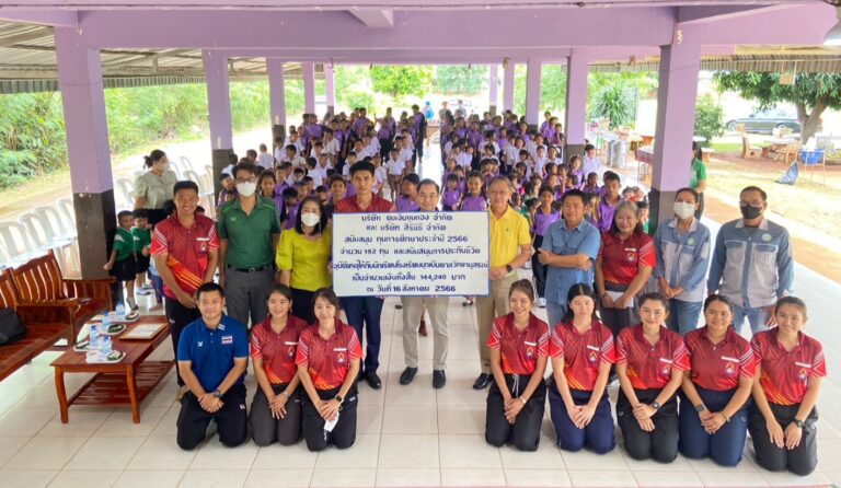 วันที่ 16 สิงหาคม 2566 นายวิโรจน์ ศรีสังข์ นายกเทศมนตรีตำบลสีมามงคล มอบหมาย นางจิราภรณ์ อุ่นอก ผู้อำนวยการกองการศึกษา ร่วมพิธีมอบทุนการศึกษาและสนับสนุนการประกันชีวิตและอุบัติเหตุของ บริษัท สิรินิธิ จำกัด มอบให้เด็กนักเรียนศูนย์พัฒนาเด็กเล็กเทศบาลตำบลสีมามงคล (โรงเรียนบุญบันดาลวิทยานุสรณ์) และโรงเรียนบุญบันดาลวิทยานุสรณ์ รวมเป็นเงิน 144,240 บาท