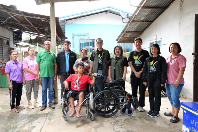 มอบรถเข็นวีลแชร์ (Wheelchair) ให้กับนายเมธา โสมเสาร์