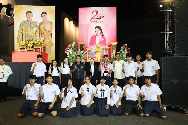 รร.กลางดงปุณณวิทยา เข้ารับพระราชทานถ้วยรางวัล โครงการ TO BE NUMBER ONE KORAT