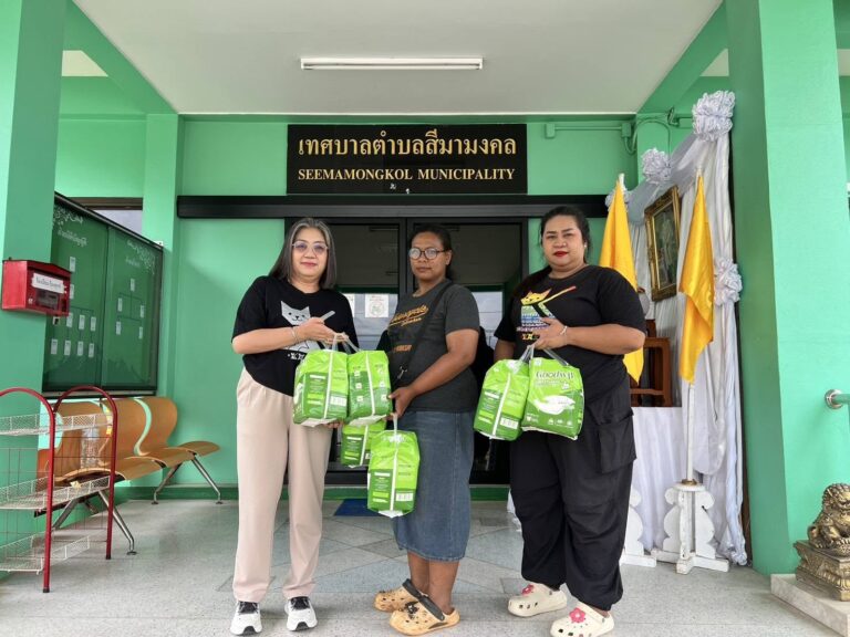 ส่งมอบผ้าอ้อมผู้ใหญ่ ให้แก่ประชาชนผู้มีภาวะพึ่งพิง ณ สำนักงานเทศบาลตำบลสีมามงคล