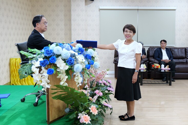 ร่วมแสดงความยินดี ส่งต่อความสุขและความภาคภูมิใจ มอบใบประกาศนียบัตรโรงเรียนผู้สูงอายุเทศบาลตำบลสีมามงคลล